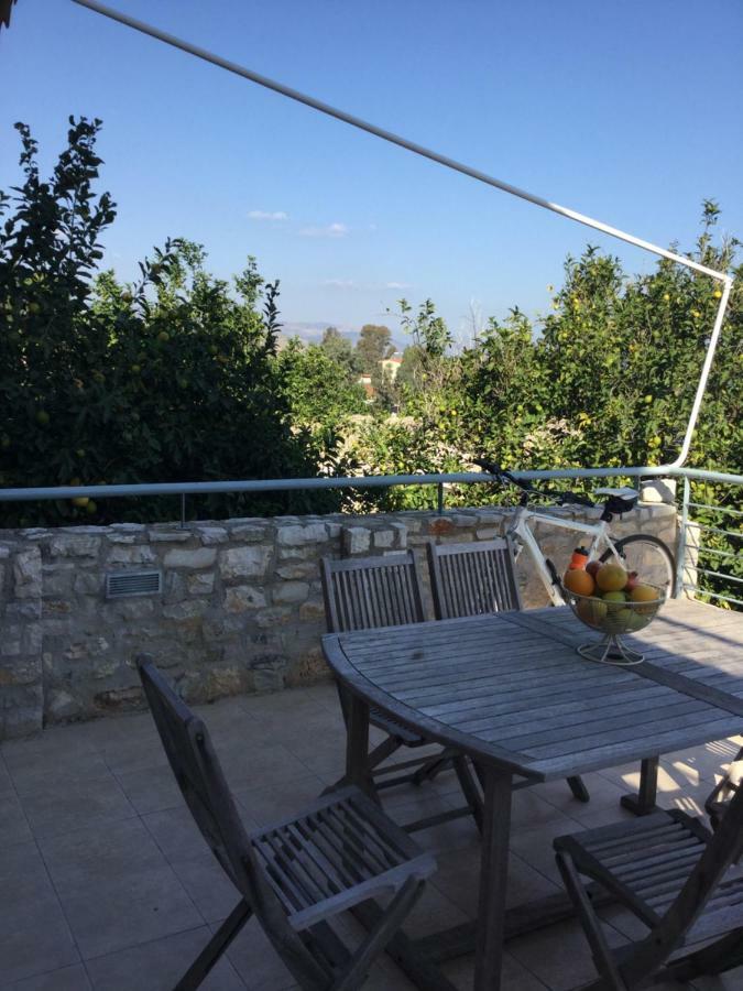 Seafront Apartment Ιι In Kiveri, Near Nafplion. Buitenkant foto